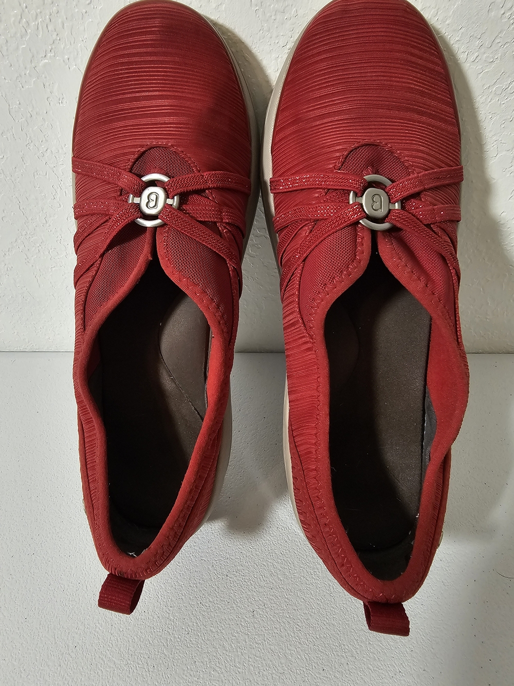 Bzees Women's Red Slip-On Comfort Casual Shoes US 9 W Fabric Round Toe